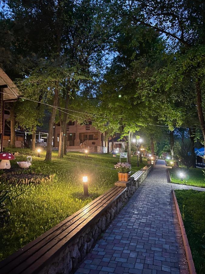 Sky Land Camping & Resort Cricova Экстерьер фото